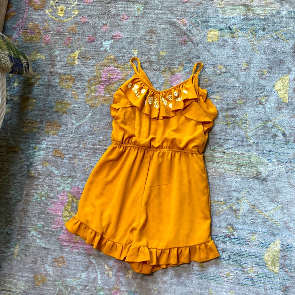 Cute romper.